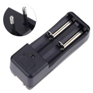 Li-ion battery charger 3.7 V portable socket type